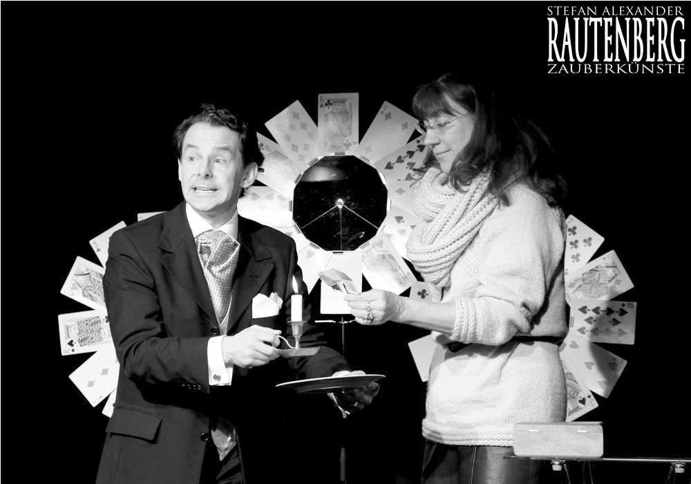 Zaubertheater: Die Verbindung der Mächte Feuer und Geld